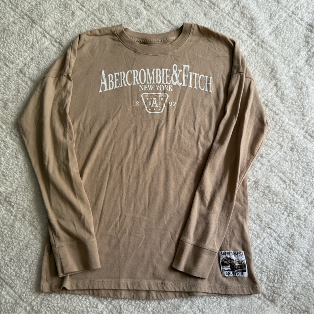 Abercrombie & Fitch Men's Beige Long Sleeve Tee